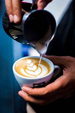 mobiele-koffiebar-huren-latte-art